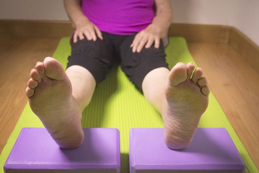 Exercises to strengthen and relax muscles in older people