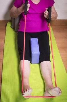 Exercises to strengthen and relax muscles in older people