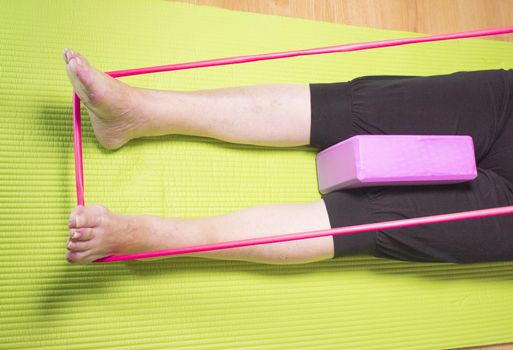 Exercises to strengthen and relax muscles in older people