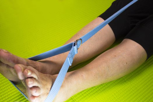 Exercises to strengthen and relax muscles in older people