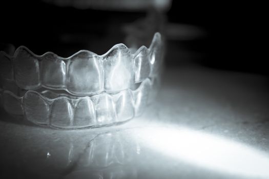 Invisible orthodontics to align the teeth