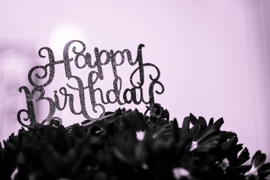 Flower arrangement with happy birthday sign