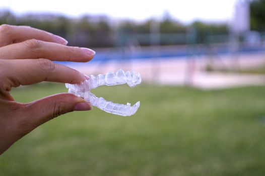 Transparent dental orthodontics to align teeth