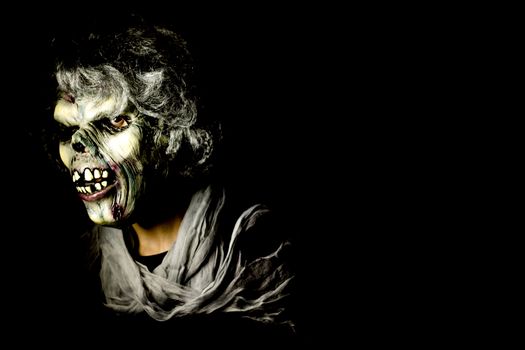 Person with the appearance of the living dead. Sensation of depression, darkness, addictions.