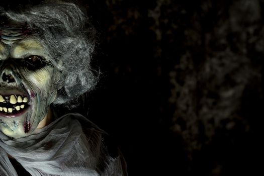 Person with the appearance of the living dead. Sensation of depression, darkness, addictions.