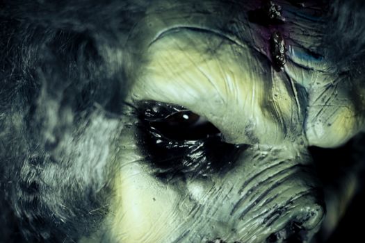 Person with the appearance of the living dead. Sensation of depression, darkness, addictions.