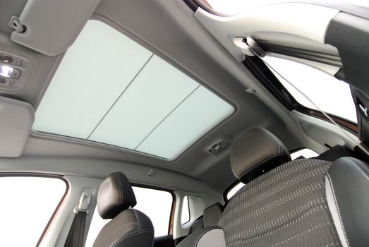 Panoramic sunroof in a passenger car