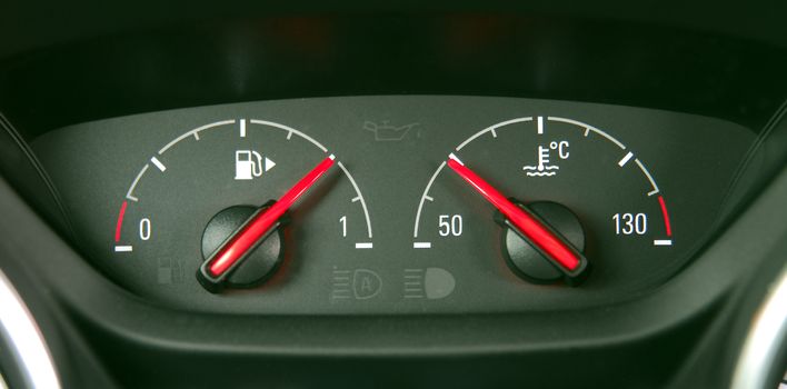 analog instruments for the amount of fuel and the temperature in the car