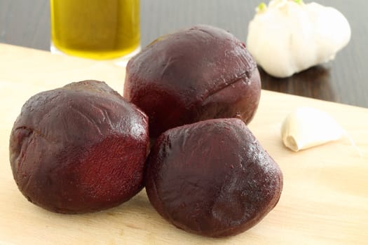 Cooked beetroot on wooden chopping board