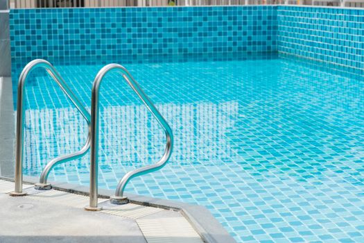 Swimming pool at the edge of the pool is artificial. In the summer and clean water is blue deep water and shallow water for children and adults. Stick with the pool stairs.