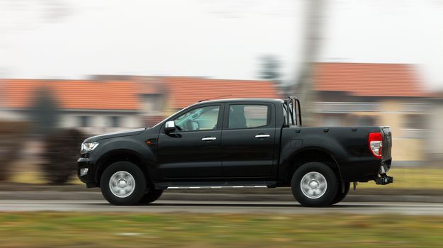 pick up photographed at high speeds