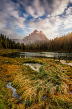 Autumn view of Lake Antorno (Lago di Antorno) located in Dolomites area, Belluno Province, Italy. Lake Antorno, Three Peaks of Lavaredo, Lake Antorno and Tre Cime di Lavaredo, Dolomites, Italy.