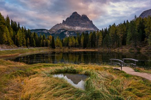 Lake Antorno (Lago di Antorno) located in Dolomites area, Belluno Province, Italy. Lake Antorno, Three Peaks of Lavaredo, Lake Antorno and Tre Cime di Lavaredo, Dolomites, Italy.