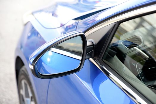 Side mirror with turn signal of a luxury car