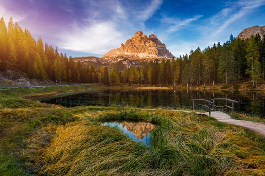 Lake Antorno (Lago di Antorno) located in Dolomites area, Belluno Province, Italy. Lake Antorno, Three Peaks of Lavaredo, Lake Antorno and Tre Cime di Lavaredo, Dolomites, Italy.