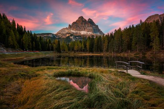 Lake Antorno (Lago di Antorno) located in Dolomites area, Belluno Province, Italy. Lake Antorno, Three Peaks of Lavaredo, Lake Antorno and Tre Cime di Lavaredo, Dolomites, Italy.