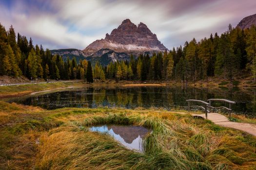 Autumn view of Lake Antorno (Lago di Antorno) located in Dolomites area, Belluno Province, Italy. Lake Antorno, Three Peaks of Lavaredo, Lake Antorno and Tre Cime di Lavaredo, Dolomites, Italy.