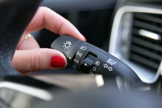 detail on the steering wheel, Women activated car light