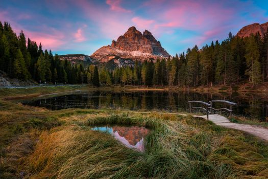 Lake Antorno (Lago di Antorno) located in Dolomites area, Belluno Province, Italy. Lake Antorno, Three Peaks of Lavaredo, Lake Antorno and Tre Cime di Lavaredo, Dolomites, Italy.