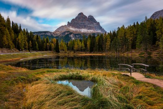 Lake Antorno (Lago di Antorno) located in Dolomites area, Belluno Province, Italy. Lake Antorno, Three Peaks of Lavaredo, Lake Antorno and Tre Cime di Lavaredo, Dolomites, Italy.