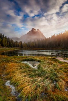 Lake Antorno (Lago di Antorno) located in Dolomites area, Belluno Province, Italy. Lake Antorno, Three Peaks of Lavaredo, Lake Antorno and Tre Cime di Lavaredo, Dolomites, Italy.