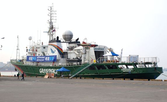 KAOHSIUNG, TAIWAN, APRIL 8: As part of a its campaign to halt illegal fishing in the Pacific Ocean the Greenpeace vessel Esperanza docks at Kaohsiung Port on April 8, 2012 in Kaohsiung.
