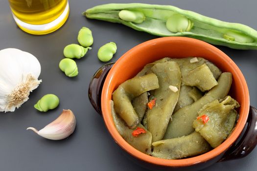 Cooked broad bean pods
