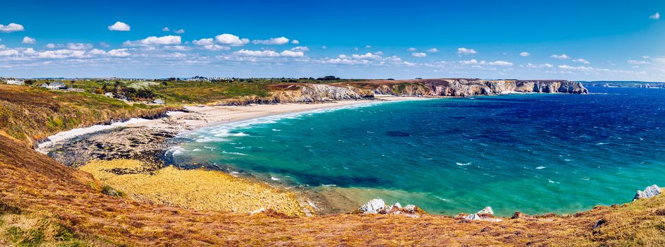 Panoramic view of beach Anse de Pen-Hat on the Presqu'ile de Crozon, Parc naturel regional d'Armorique. Finistere department, Crozon. Brittany (Bretagne), France.