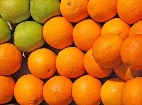Oranges and green apples on the market.