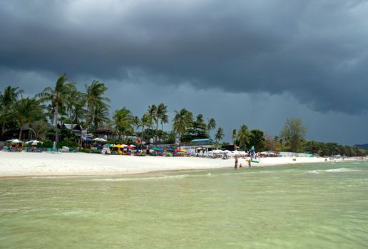 KOH SAMUI, THAILAND - JULY 30: View at the Chaweng Beach before storm on July 30, 2013 in Koh Samui, Thailand. People are sunbathing on the Chaweng beach in Koh Samui.

Koh Samui, Thailand - July 30, 2013: View at the Chaweng Beach before storm. People are sunbathing on the Chaweng beach in Koh Samui.