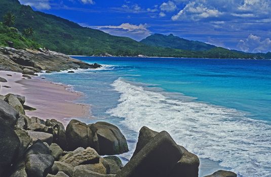 LONELY BEACH, SEYCHELLES, ISLAND, EAST AFRICA. The beautiful islands of the Seychelles in the Indian Ocean offer peaceful and deserted beaches to enjoy