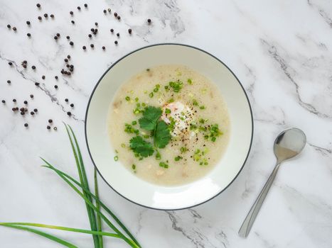 Porridge rice,Ingredients Pepper,Minced pork,Spring onion,Coriander and egg,
Is a healthy food,White background