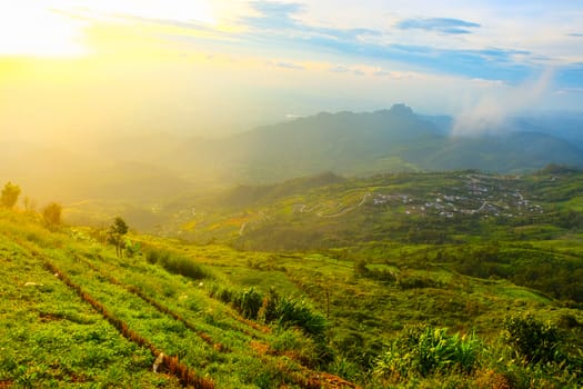 The mountain views of Phu Thap Boek are foggy and the morning sun.