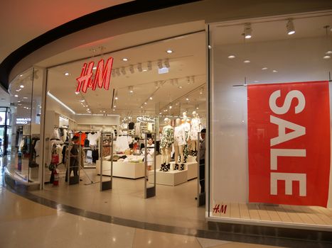 PATTAYA,THAILAND - JUNE 29: H&M fashion shop in store at Central Festival , Pattaya beach branch with sign SALE for discount campaign on the JUNE 29, 2018 in CHONBURI , THAILAND