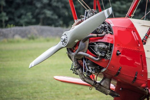 Propellerflugzeug Cockpit mit Instrumententafel