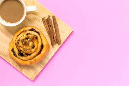 Cinnamon roll freshly made to eat with coffee for break.