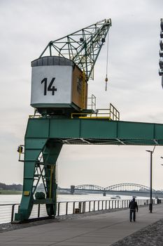 Quay wall with steel load crane