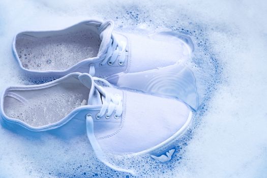 Soak shoes before washing. Cleaning Dirty sneakers.