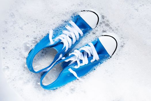 Soak shoes before washing. Cleaning Dirty sneakers.