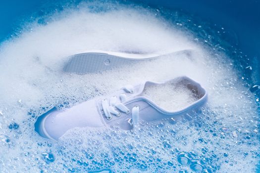 Soak shoes before washing. Cleaning Dirty sneakers.