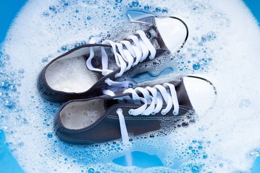 Soak shoes before washing. Cleaning Dirty sneakers.