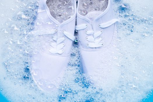 Soak shoes before washing. Cleaning Dirty sneakers.
