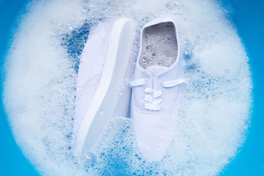 Soak shoes before washing. Cleaning Dirty sneakers.