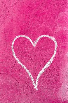 White heart painted on grunge wall pink background for copy space.