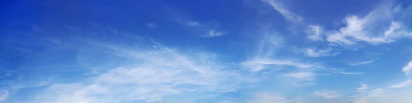 Panorama sky with cloud on a sunny day. Beautiful cirrus cloud.