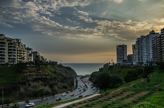 Descent of Armendariz towards the beach, narrow that separates Miraflores and Barranco