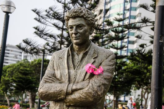 Statue with some flowers in the hands