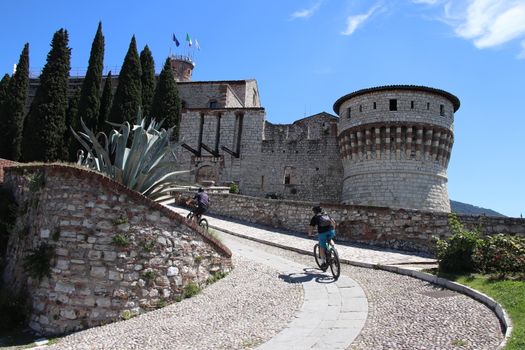 cyclists on the ascent of the castle