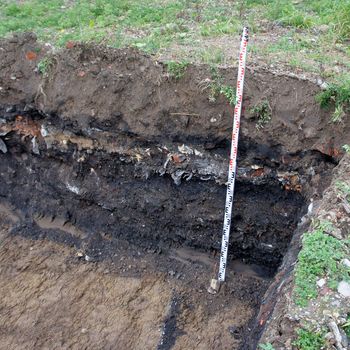 Excavation of a excavation pit for a residential building on a former landfill site, remediation