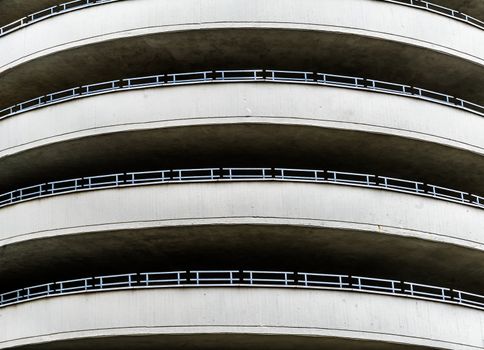 Wendel of a high-rise garage for the cars of the customers of a department store in the city